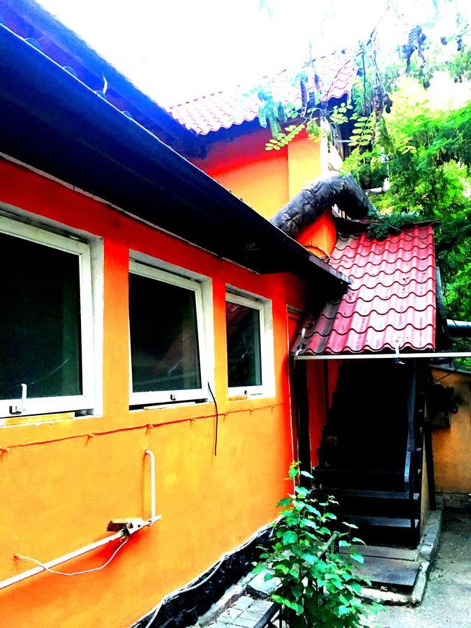 Apelsin Hostel Almaty Eksteriør bilde