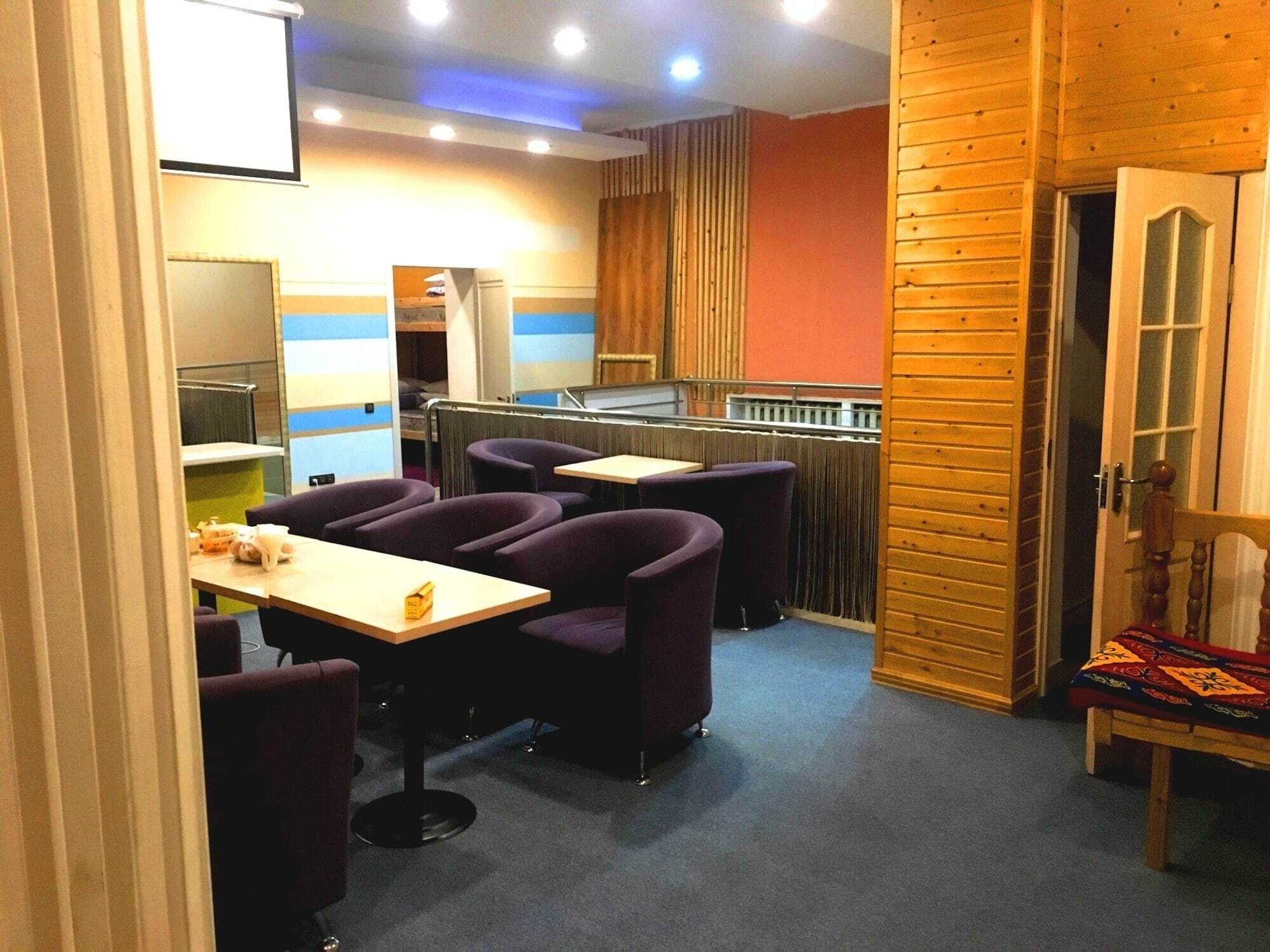 Apelsin Hostel Almaty Eksteriør bilde